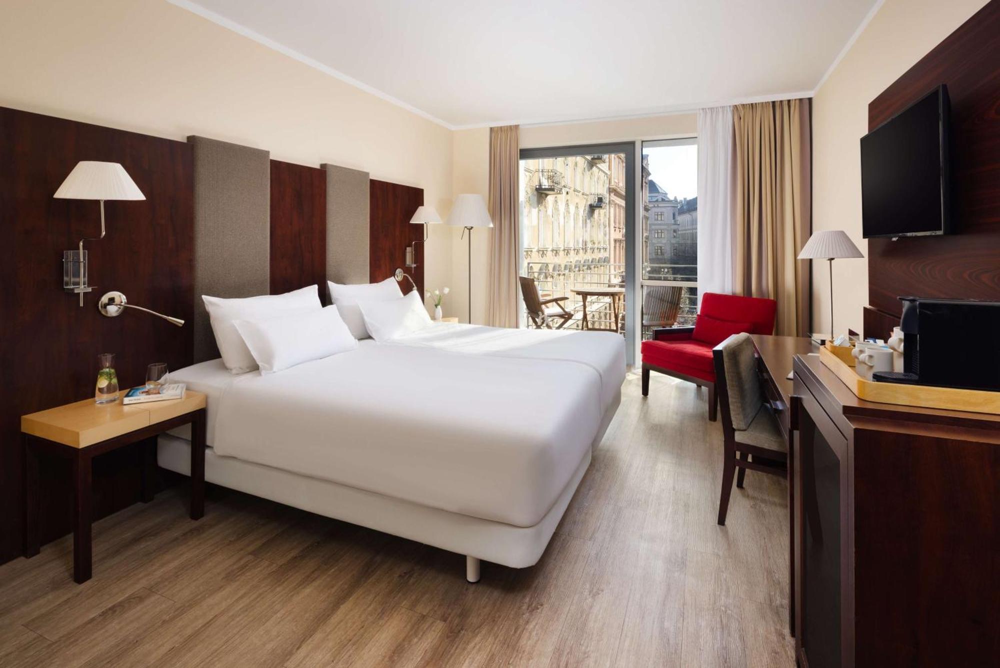 Nh Budapest City Exterior photo