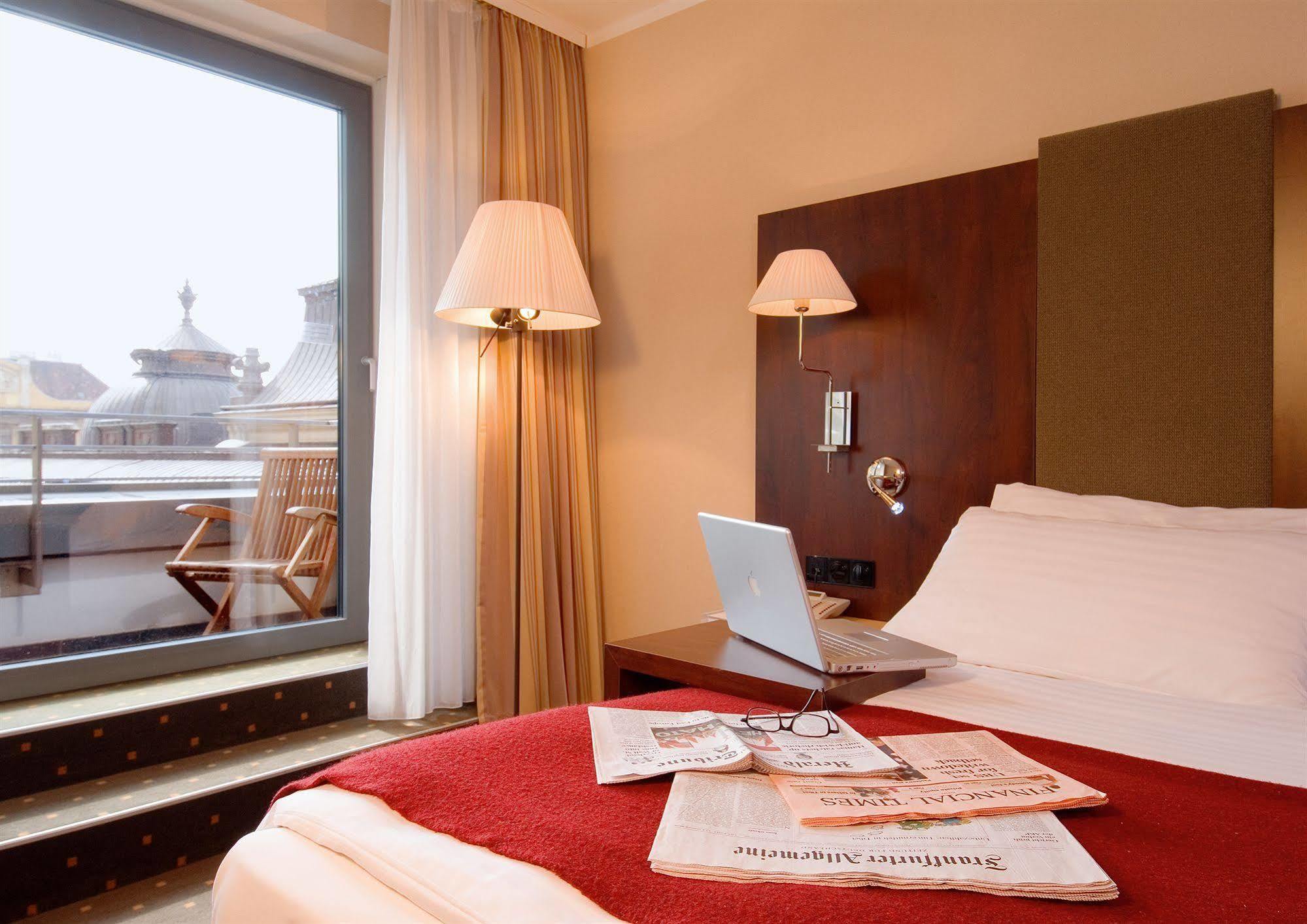 Nh Budapest City Exterior photo