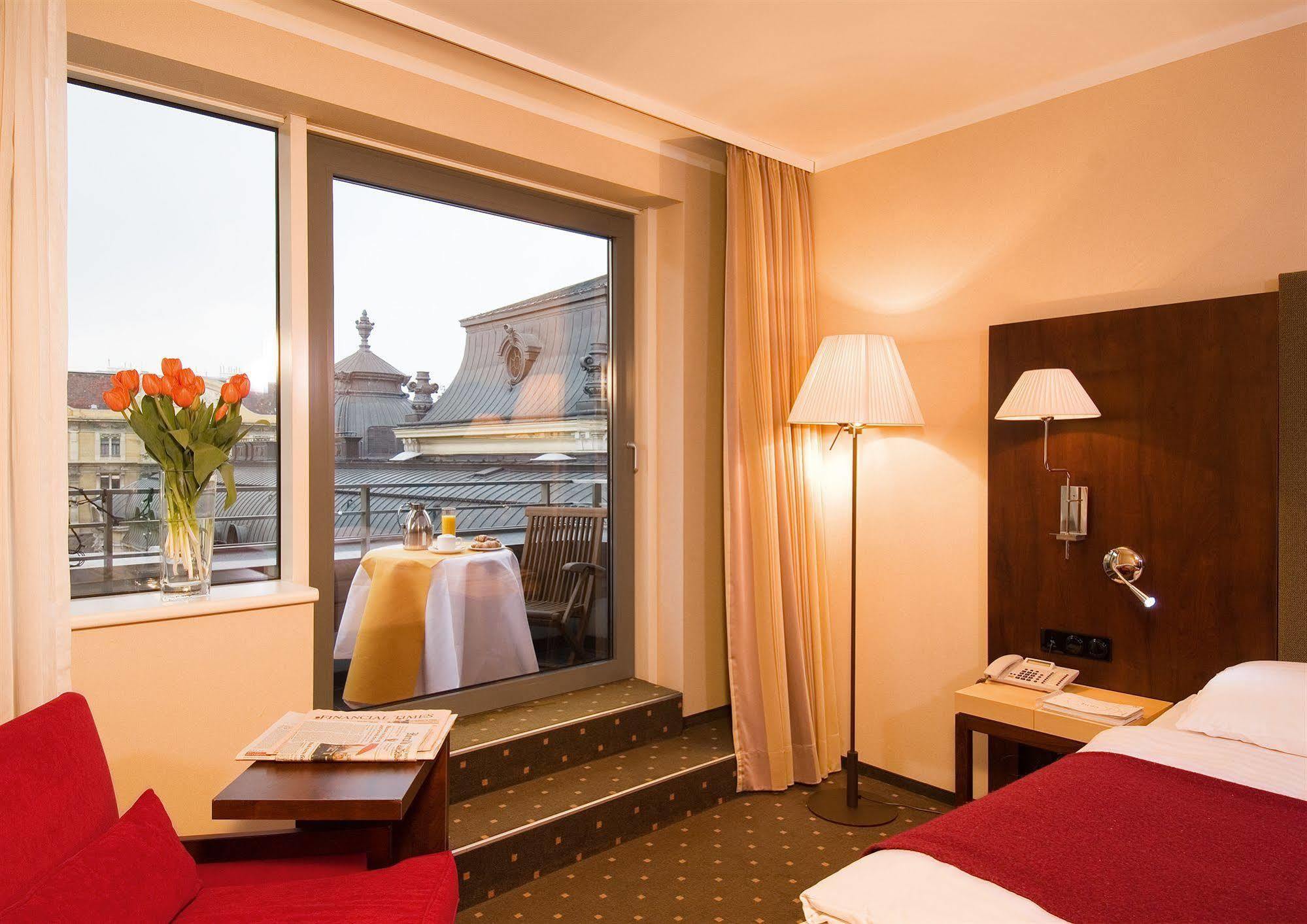 Nh Budapest City Room photo